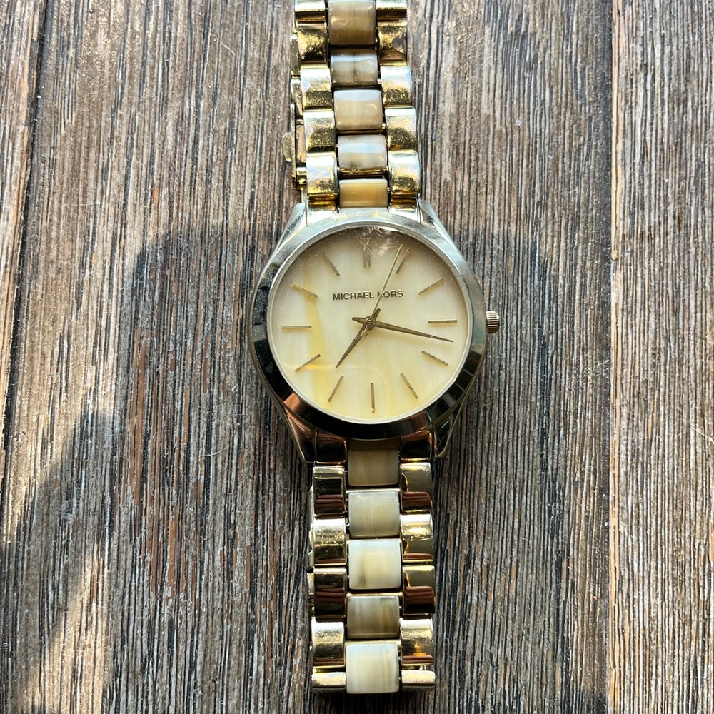 Michael Kohrs Gold watch : model 4285